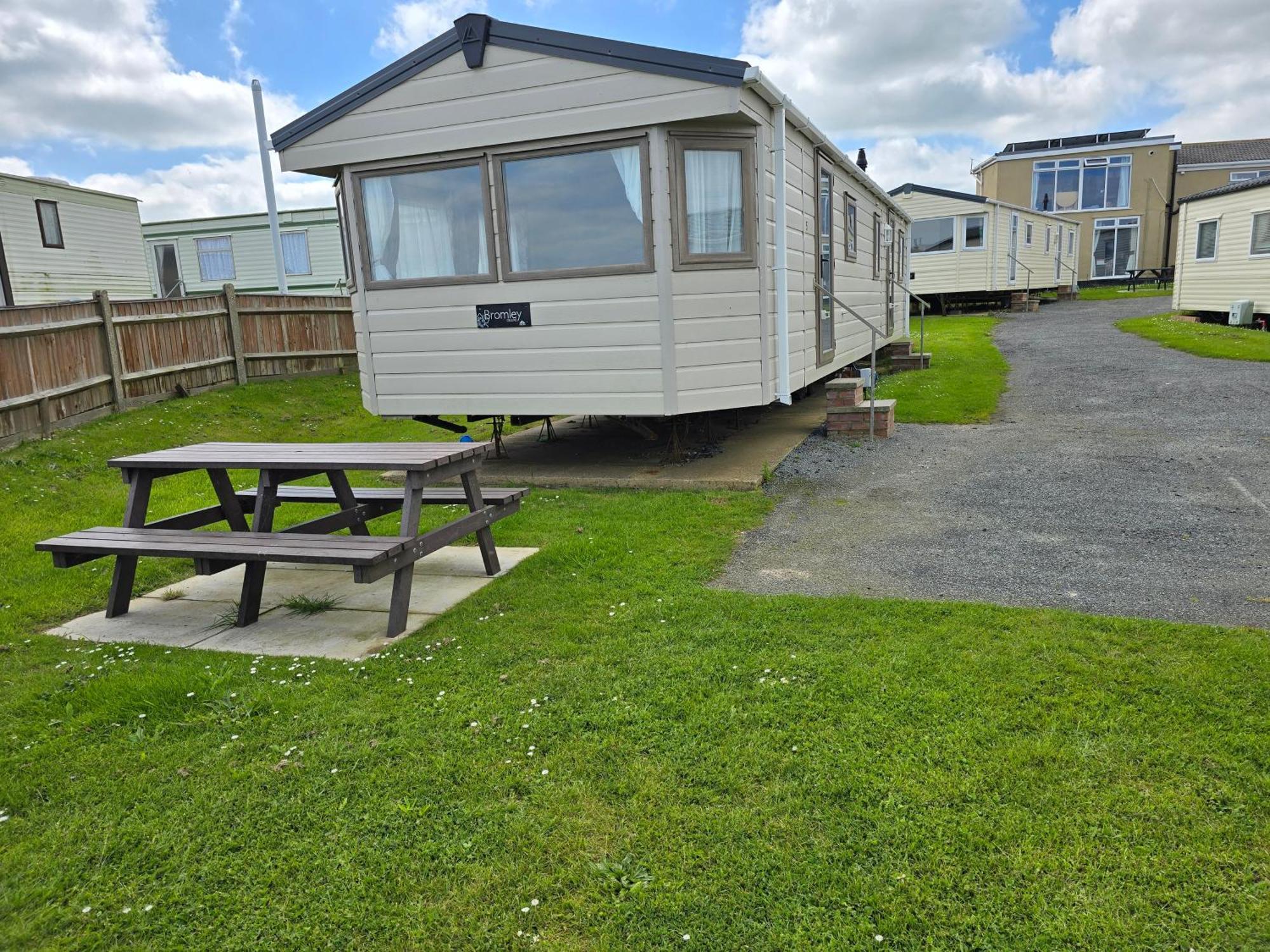 Castaways Holiday Park Hotel Bacton  Exterior photo