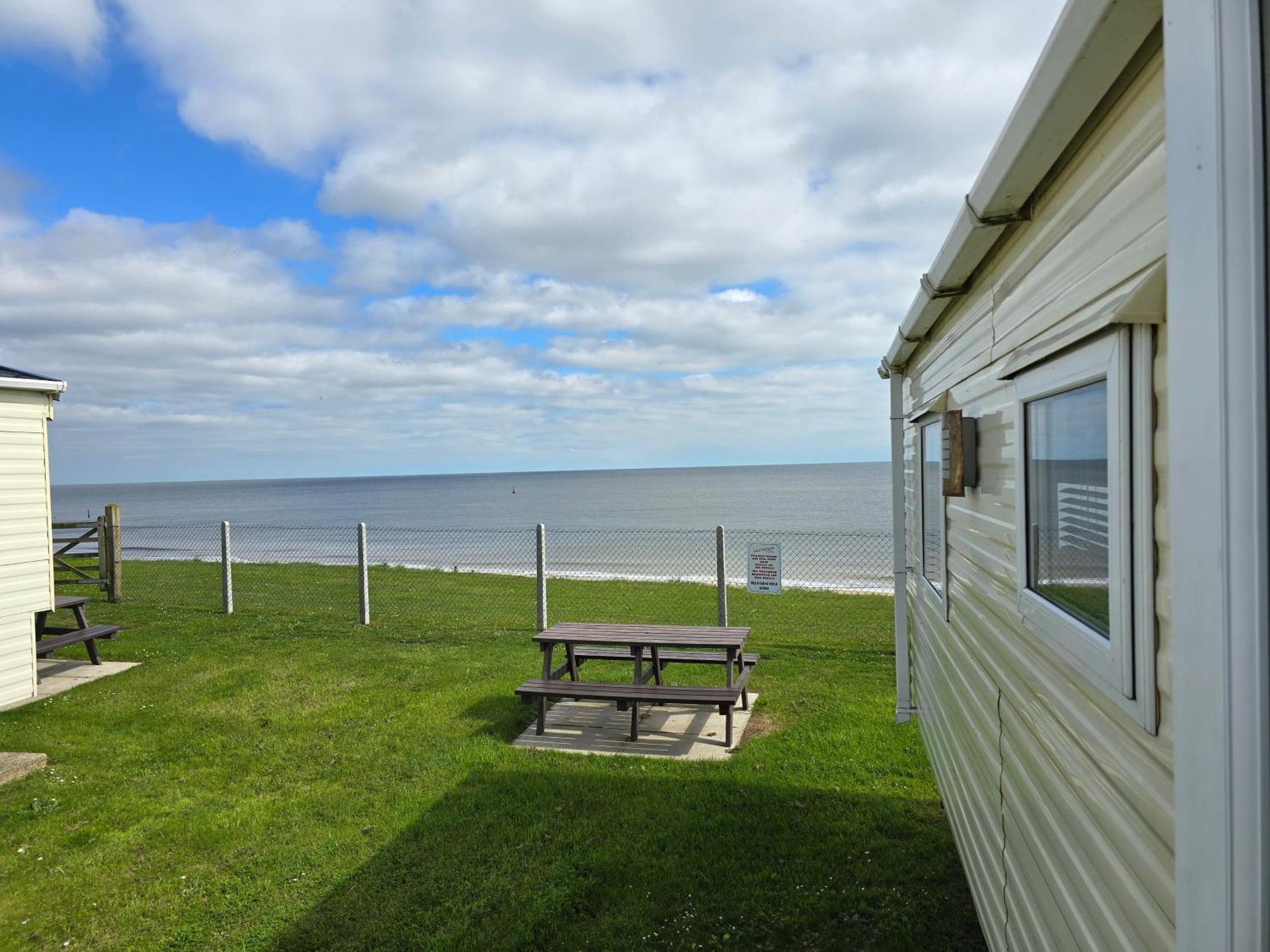 Castaways Holiday Park Hotel Bacton  Exterior photo