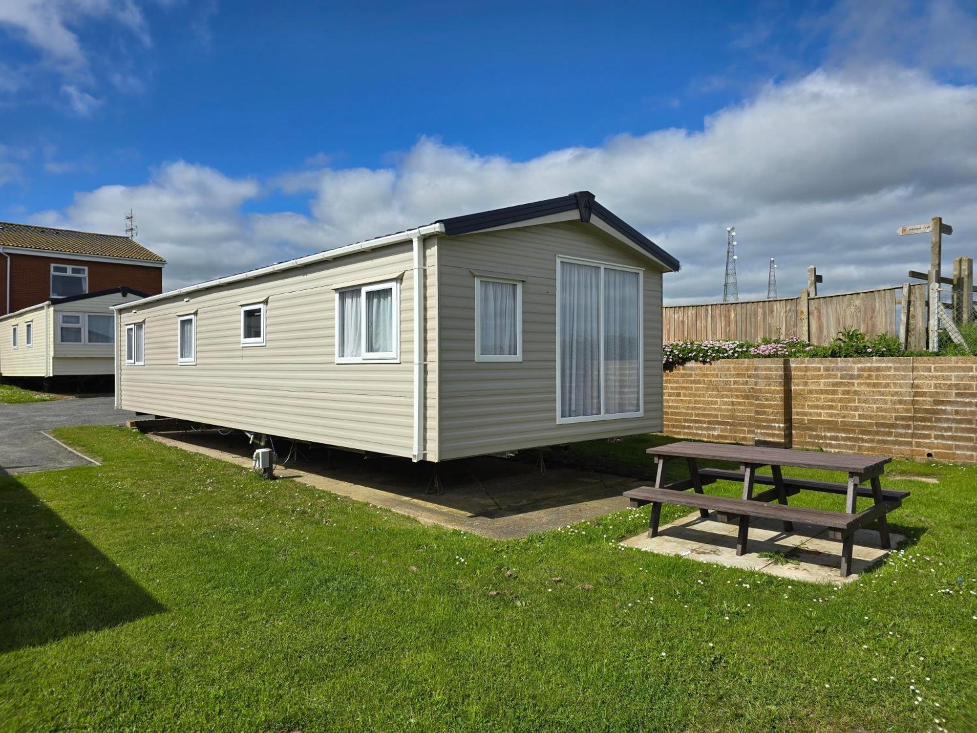 Castaways Holiday Park Hotel Bacton  Exterior photo