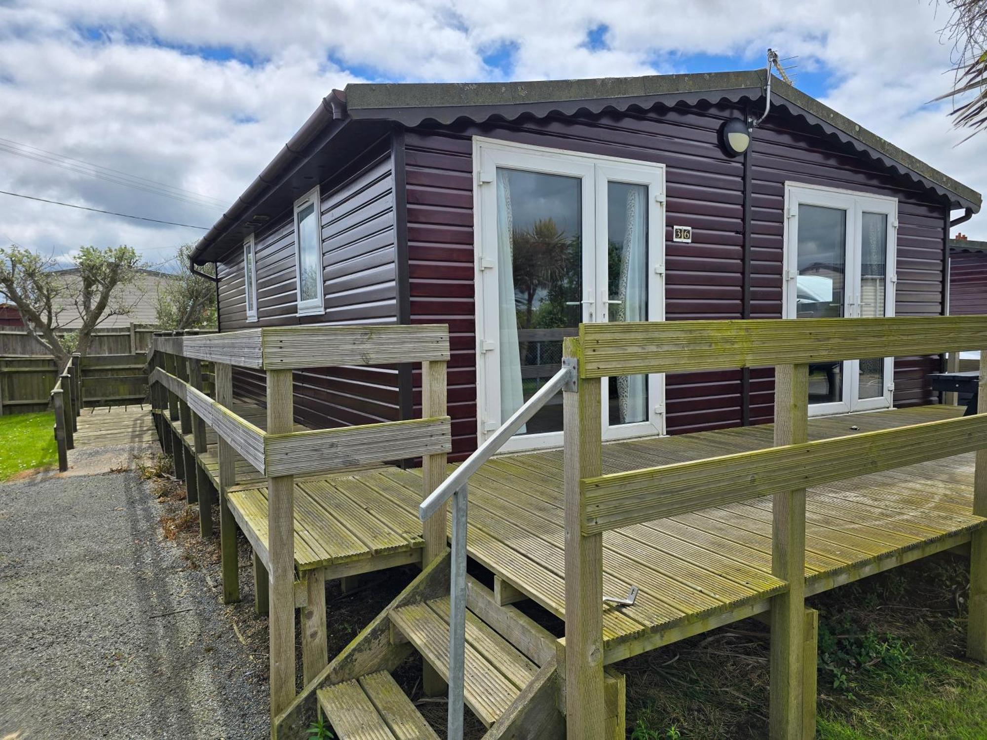 Castaways Holiday Park Hotel Bacton  Exterior photo