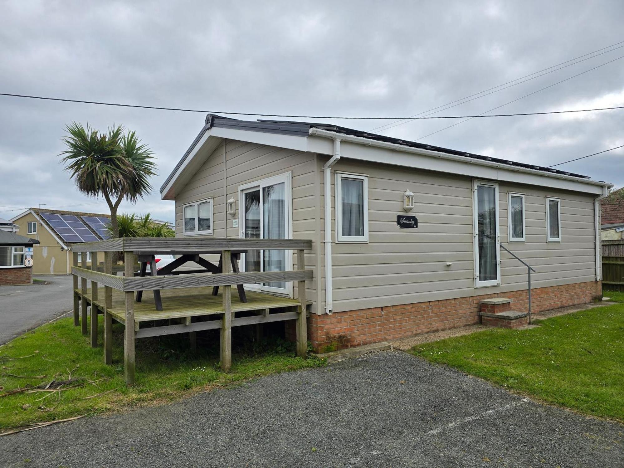 Castaways Holiday Park Hotel Bacton  Exterior photo