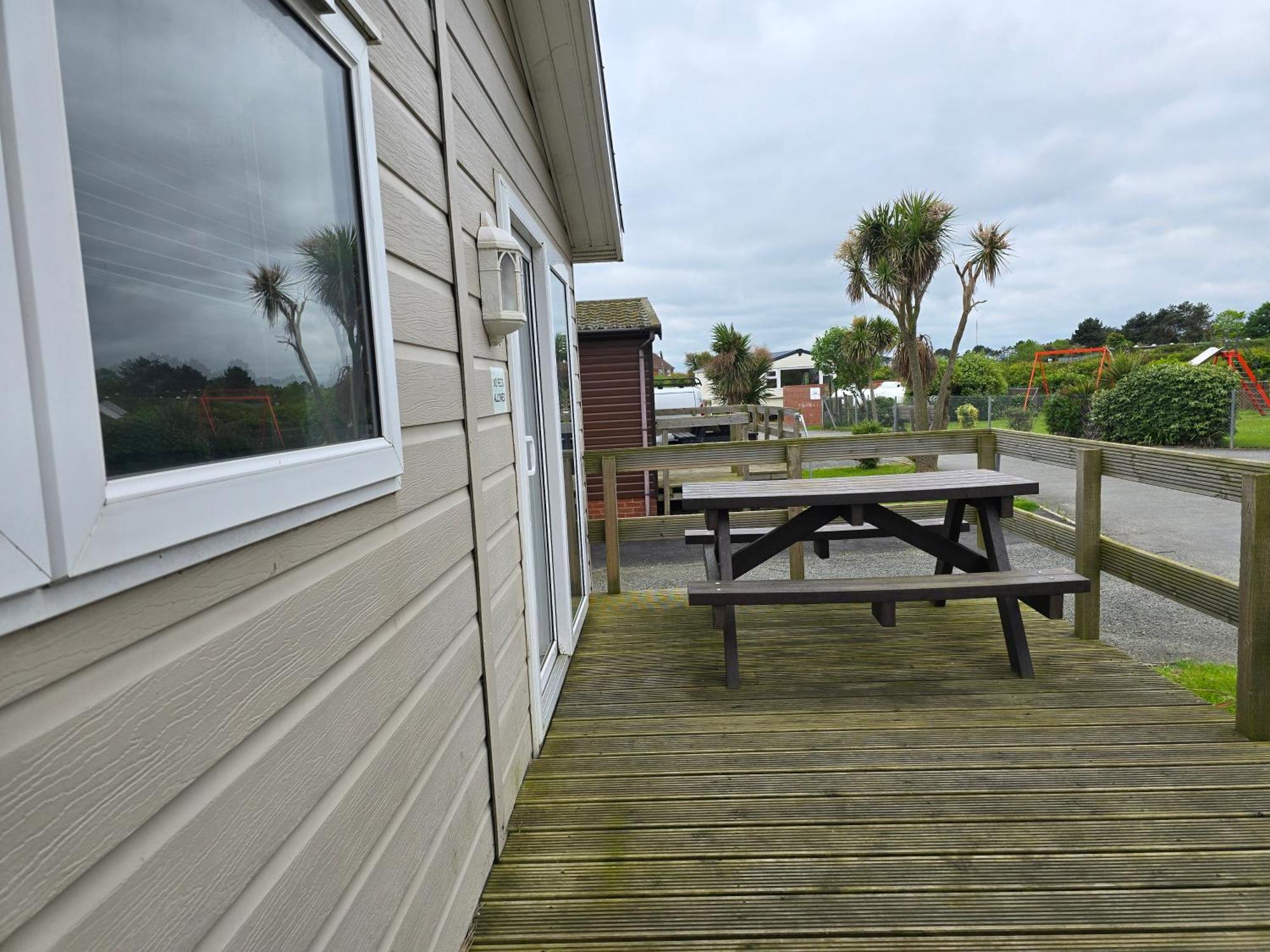 Castaways Holiday Park Hotel Bacton  Exterior photo