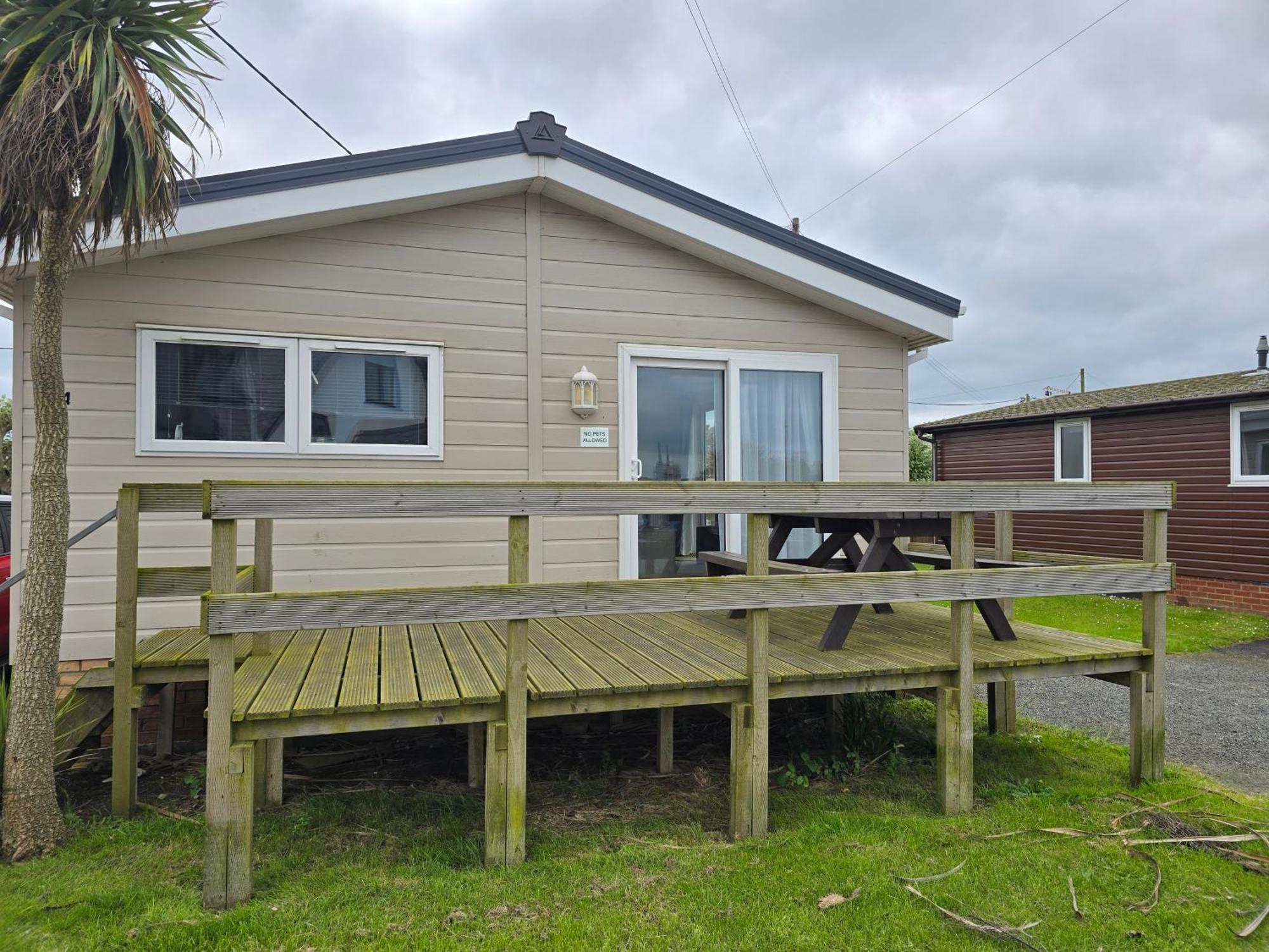 Castaways Holiday Park Hotel Bacton  Exterior photo